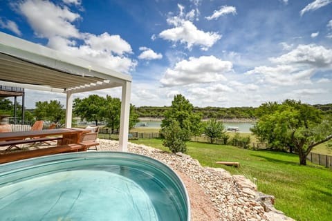 Luxury Lakefront Home-Private Dock - Dipping Pool! House in Lake Travis