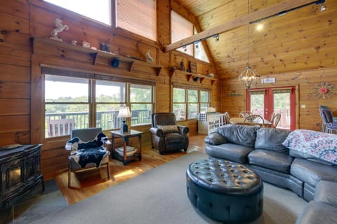 Sevierville Cabin with Hot Tub and Mountain-View Deck House in Sevierville