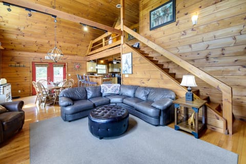 Sevierville Cabin with Hot Tub and Mountain-View Deck House in Sevierville