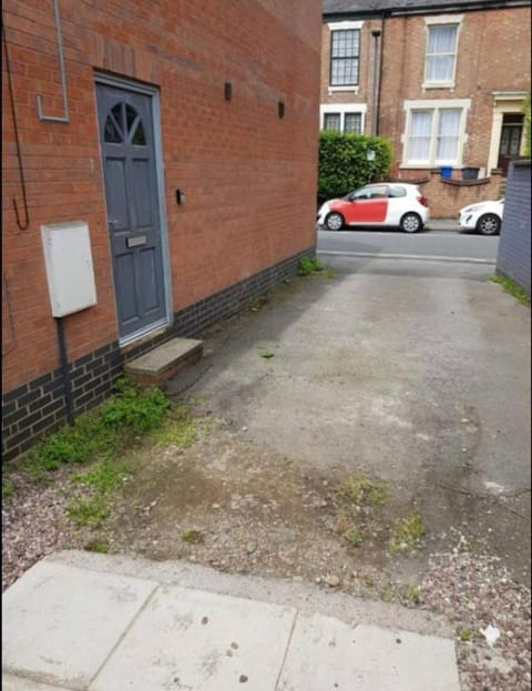 Property building, Day, Neighbourhood, Street view, Parking