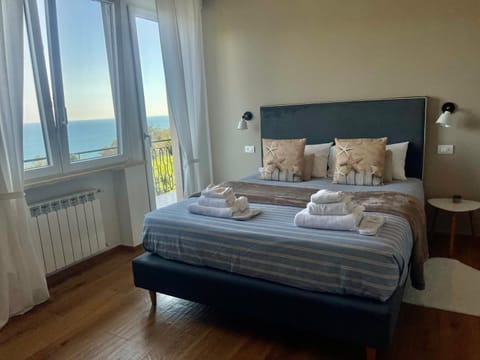Bed, Photo of the whole room, Bedroom, Sea view