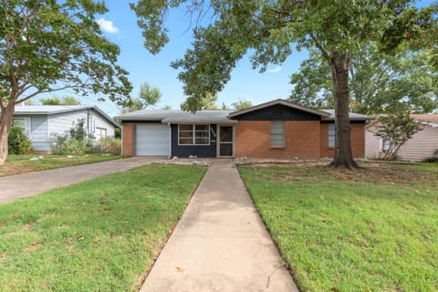 Gorgeous Home with Grill 5Min from MainSt! House in Fredericksburg