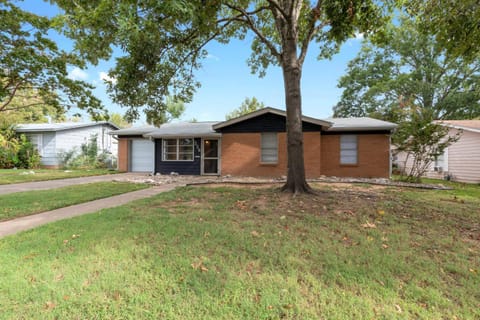 Gorgeous Home with Grill 5Min from MainSt! House in Fredericksburg