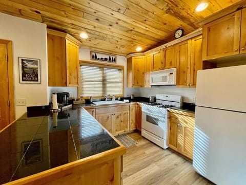 Kitchen or kitchenette, dishwasher, pet friendly, stove