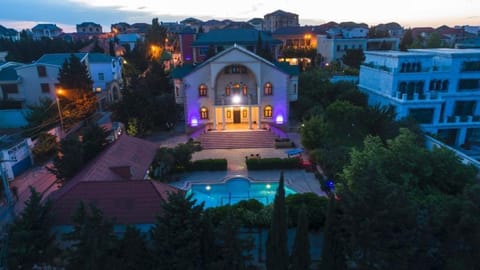 Cozy Villa with Huge Swimming Pools Chalet in Baku