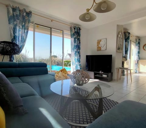 Maison spacieuse avec piscine Villa in Ploemeur