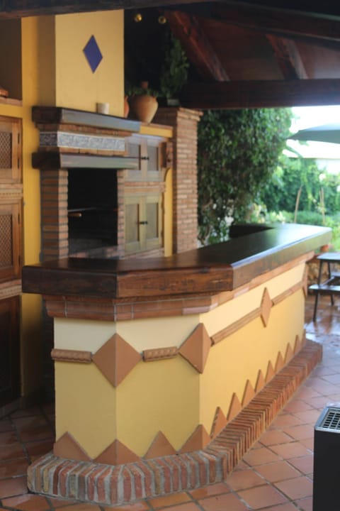 BBQ facilities, Lounge or bar