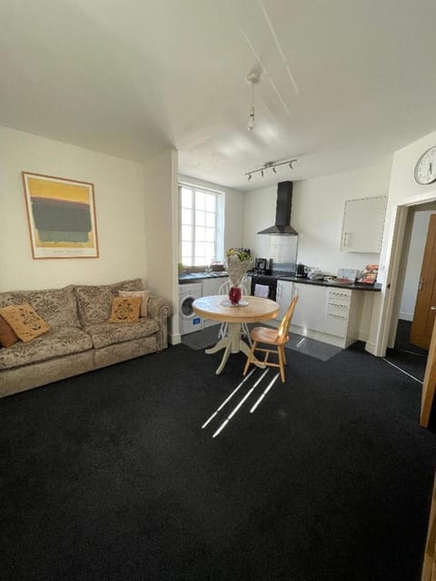 2 bedroom apartment in Kidderminster (The place to be) Condo in Wyre Forest District