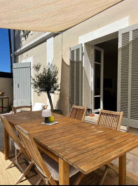 Casa Andréa Appartement tout à pied avec grand jardin Condo in Sanary-sur-Mer