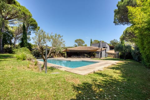 Property building, Garden, View (from property/room), Pool view