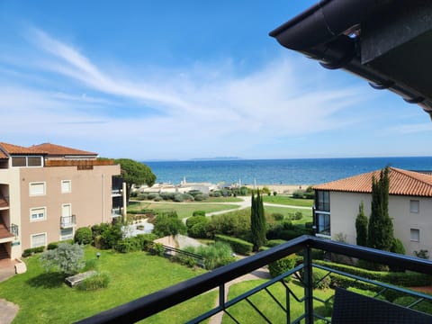View (from property/room), Balcony/Terrace, Sea view