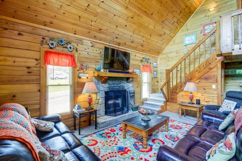 Sevierville Cabin with Deck, Pool and Lake Access! House in Douglas Lake