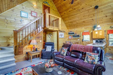 Sevierville Cabin with Deck, Pool and Lake Access! House in Douglas Lake