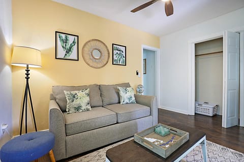 Steps to Beach & Downtown! Cozy Beach Bungalow #4 Condo in Lake Worth