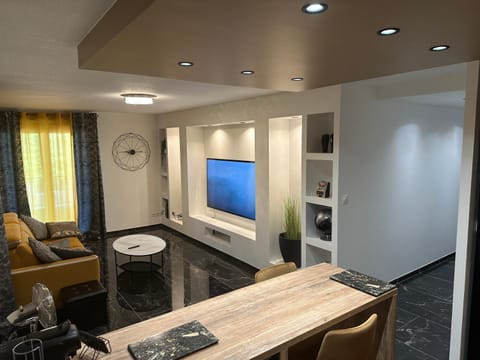 TV and multimedia, Living room, Seating area