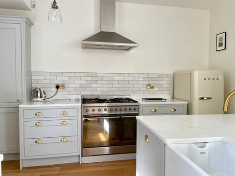 Kitchen or kitchenette, pet friendly