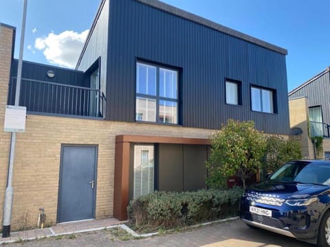 Property building, Day, Street view, Parking