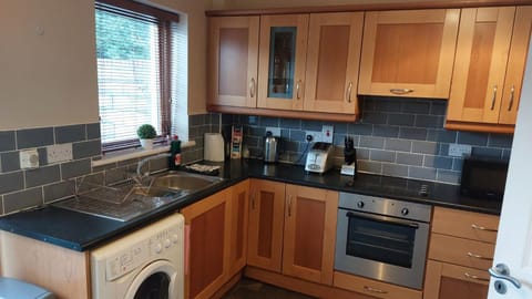 Cosy 2 bed house House in Longford