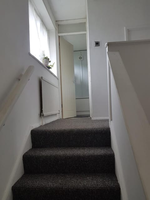 4 mereside walk Bed and Breakfast in Salford