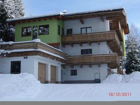 Facade/entrance, Winter, Dining area