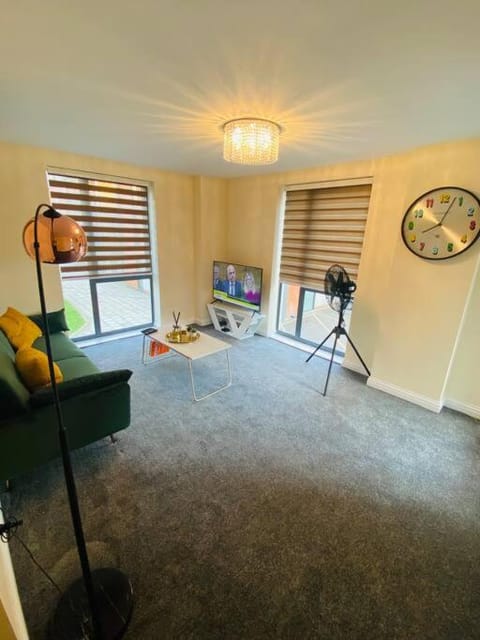 Beautiful and Modern 2 bedroom flat in Colindale Condo in Edgware