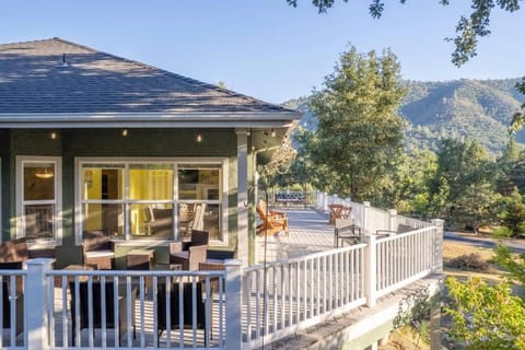 Patio, Spring, Day, Natural landscape, View (from property/room), Balcony/Terrace, Mountain view