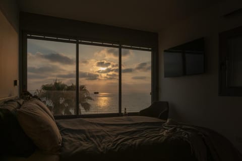 Beachfront Elegance - Luxe Abode! Condo in Netanya