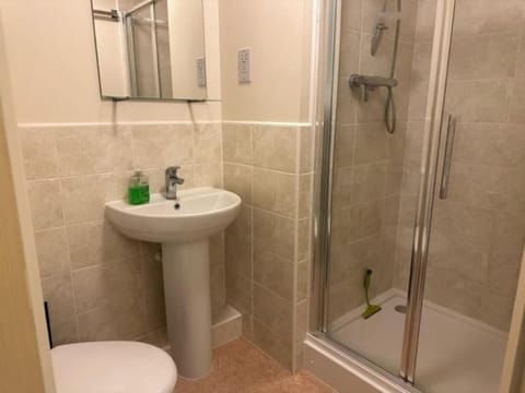 Cosy 2 Bedrooms 2 Bathrooms Apartment in Basingstoke