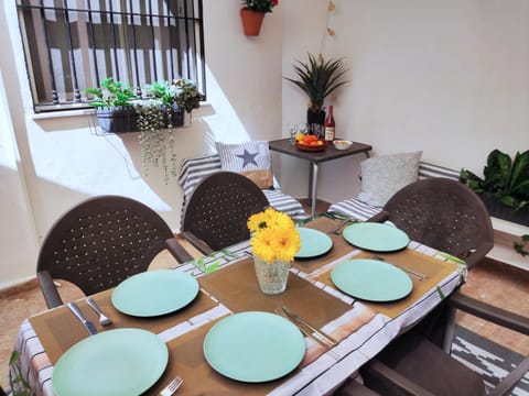 Dining area, Inner courtyard view