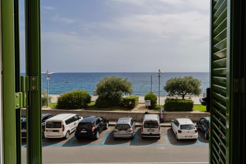 215 - Deiva al Mare, appartamento fronte mare con vista Eigentumswohnung in Deiva Marina