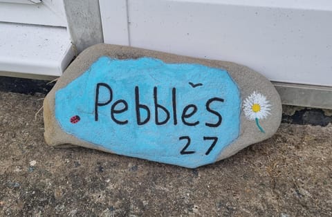 Pebbles Chalet in Nolton and Roch