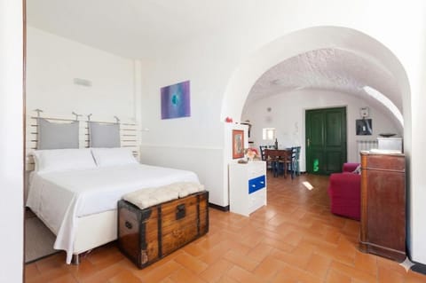 Bed, Living room, air conditioner