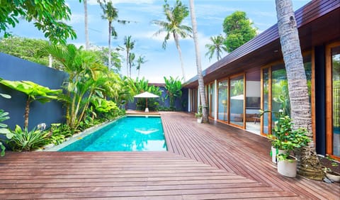 Property building, Patio, Day, Balcony/Terrace, Garden view, Pool view, Swimming pool