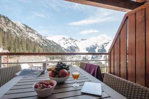 Day, Natural landscape, Winter, View (from property/room), Balcony/Terrace, Food and drinks, Dining area, Mountain view, Continental breakfast