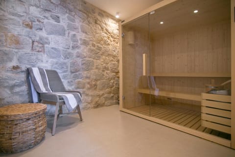 Sauna, towels