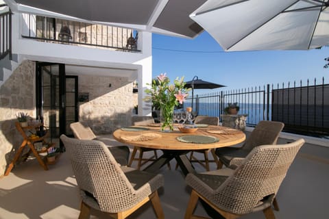 Day, View (from property/room), Balcony/Terrace, Seating area, Dining area, Sea view