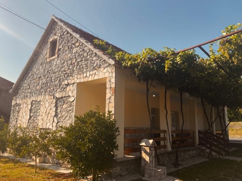 Sweet Home-Skadar Lake House in Podgorica Municipality, Montenegro