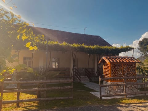 Sweet Home-Skadar Lake House in Podgorica Municipality, Montenegro