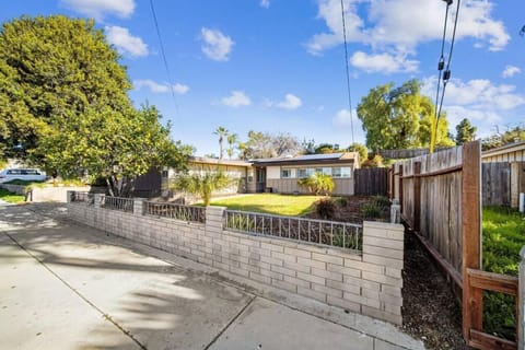 Central SD - Family & Pet Friendly Home House in Serra Mesa