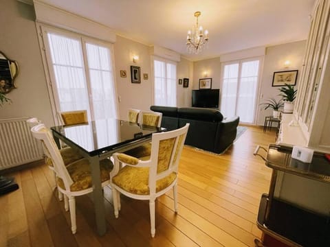 Appart familial, proche Disney, Paris Apartment in Bussy-Saint-Georges