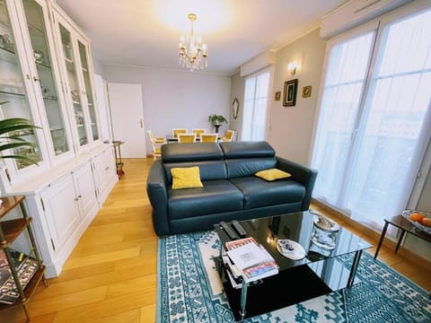 Appart familial, proche Disney, Paris Apartment in Bussy-Saint-Georges