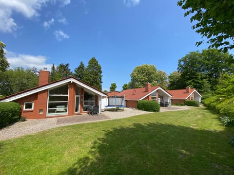 Property building, Spring, Day, Neighbourhood, Natural landscape, Garden, Garden view