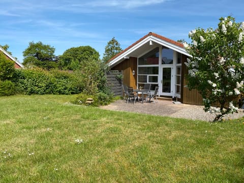 Property building, Spring, Day, Natural landscape, Garden, Garden view