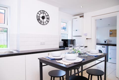 Comfortable Stay for 6, Charming 3-Bedrooms near Gloucester Quays with Parking Maison in Gloucester