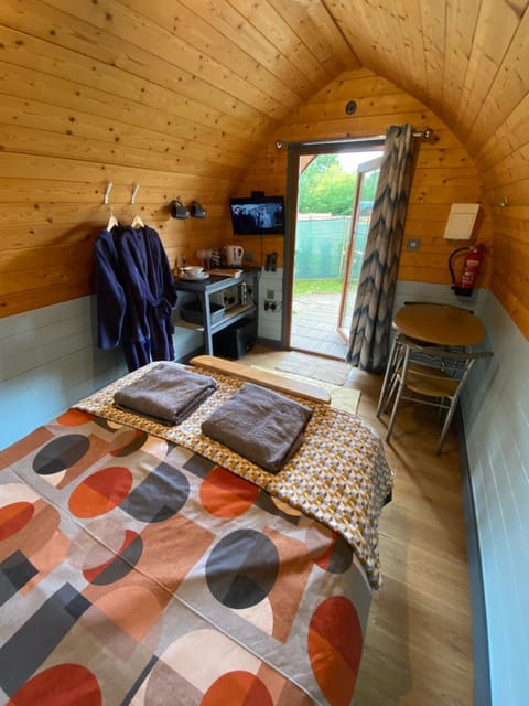 luxury pod with hot tub Lodge nature in Crucorney