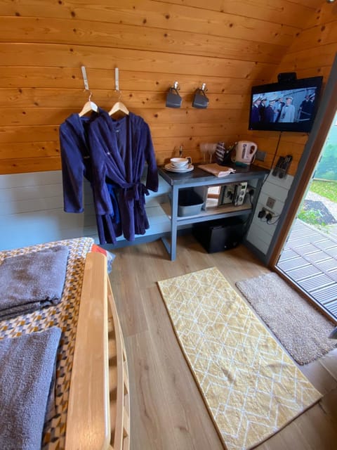 luxury pod with hot tub Lodge nature in Crucorney