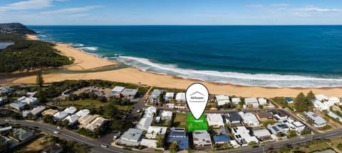 Beach Escape 50m to Wamberal Beach Apartment in Terrigal