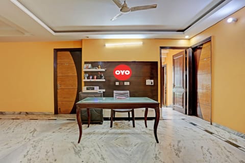 OYO Flagship Naveen Stay 2 Hotel in Gurugram