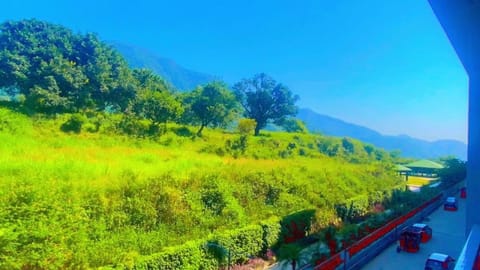 Wanderers inn- beautiful hills view Condo in Dehradun
