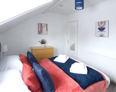 City Centre 4 Bedroom-Sleeps 8! Apartment in Winchester